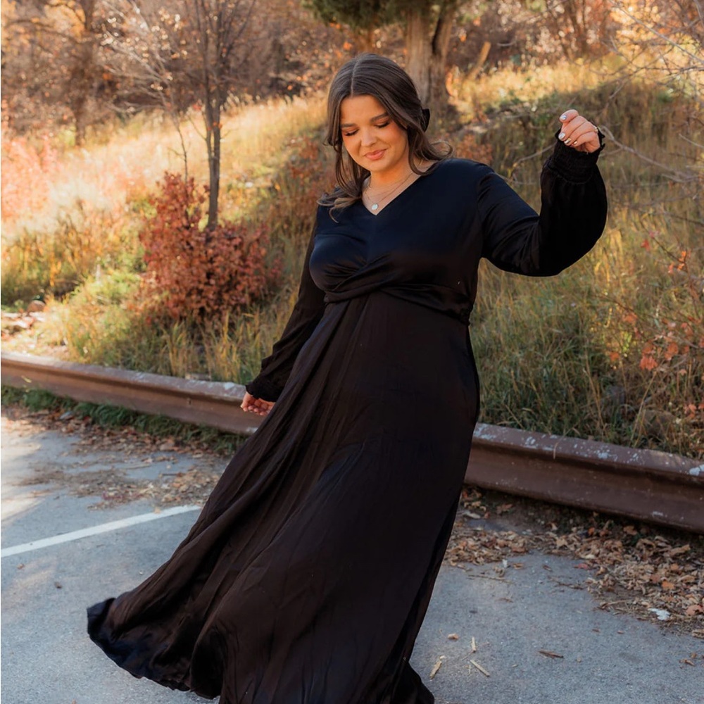 Elegant Black Maxi Dress